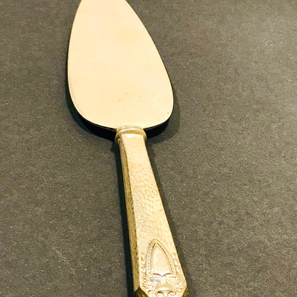Antique 1847 Rogers Bros. Pie Server Heraldic Pattern Circa 1910’s Extra Rare